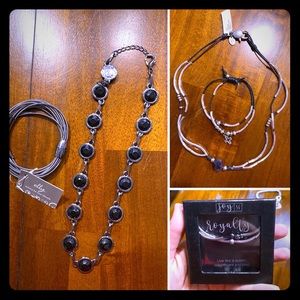 Boutique Jewelry set 🖤
